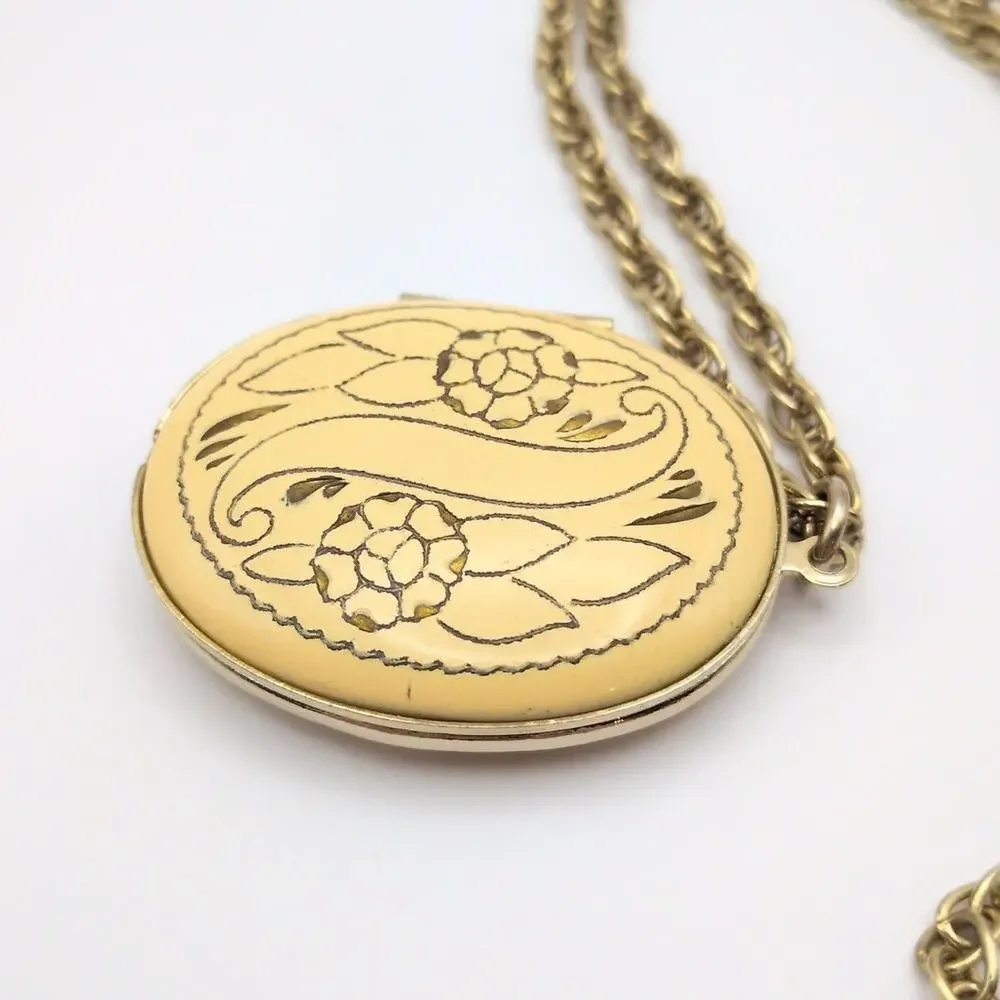 Vintage Etched Cream Enamel Large Oval Photo Locket Rope Chain Necklace 24in